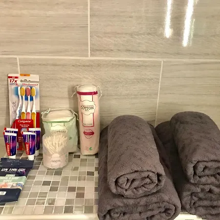 Cosy And Central/newly Renovated With Amenities *