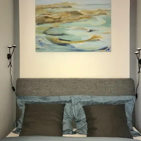 Cosy And Central/newly Renovated With Amenities *